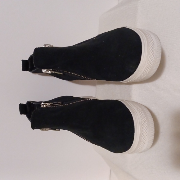 STEVE MADDEN.. Women's Black Wedge Sneakers - Picture 4 of 9